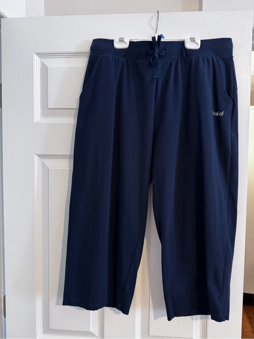 Baleaf Activewear Wide leg Crop in Navy nwot